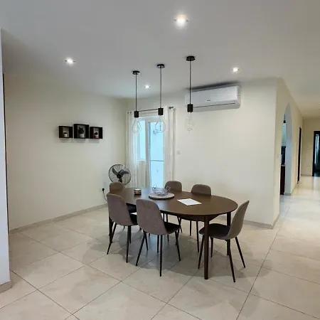 A Cosy Maisonette Steps Away From St Thomas Bay Lägenhet