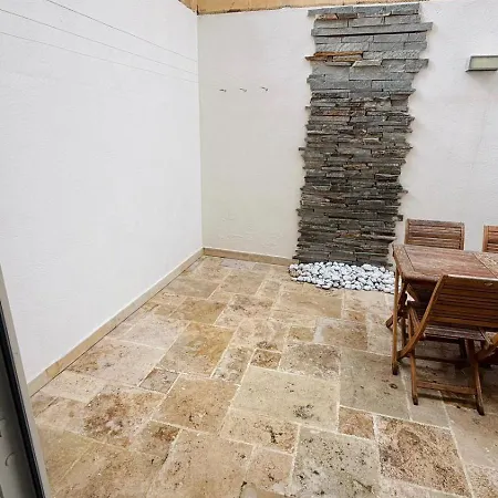 A Cosy Maisonette Steps Away From St Thomas Bay * Il-Mahsel