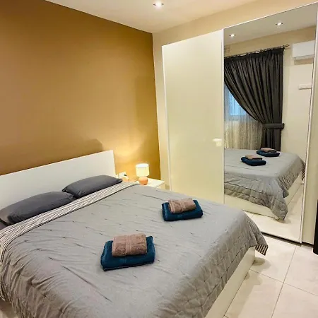 A Cosy Maisonette Steps Away From St Thomas Bay Διαμέρισμα Il-Mahsel