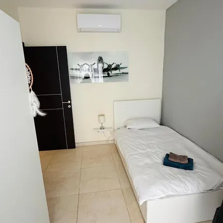 아파트 A Cosy Maisonette Steps Away From St Thomas Bay Il-Mahsel