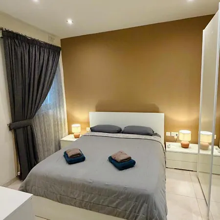 A Cosy Maisonette Steps Away From St Thomas Bay *
