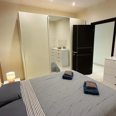 아파트 A Cosy Maisonette Steps Away From St Thomas Bay *